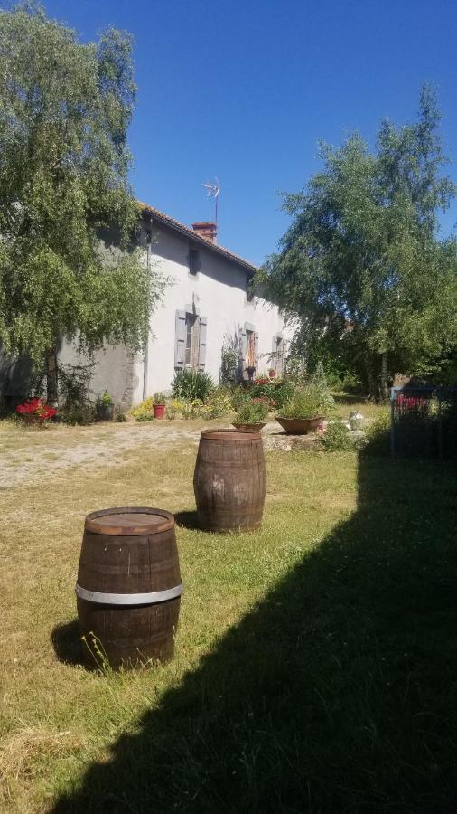 Chambres Et Gite Dans Un Lieu Calme Et Champetre Gourge Les Grippeaux Proche Parthenay ภายนอก รูปภาพ