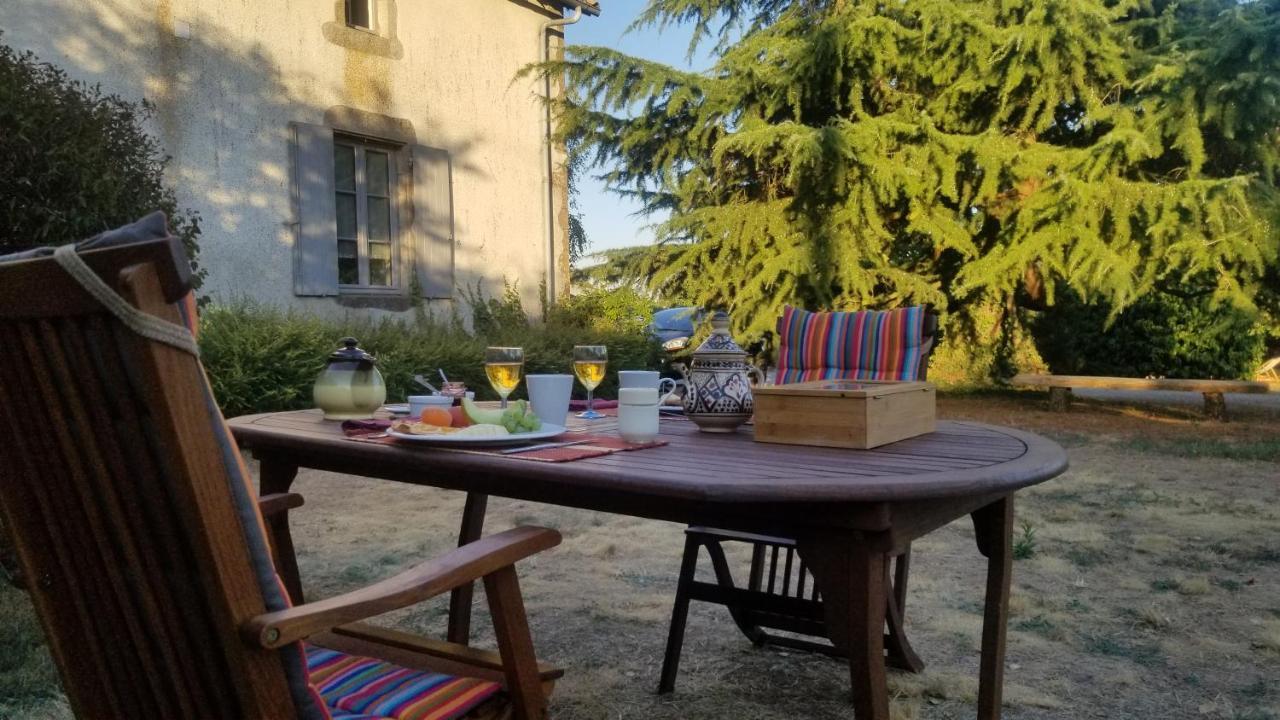 Chambres Et Gite Dans Un Lieu Calme Et Champetre Gourge Les Grippeaux Proche Parthenay ภายนอก รูปภาพ
