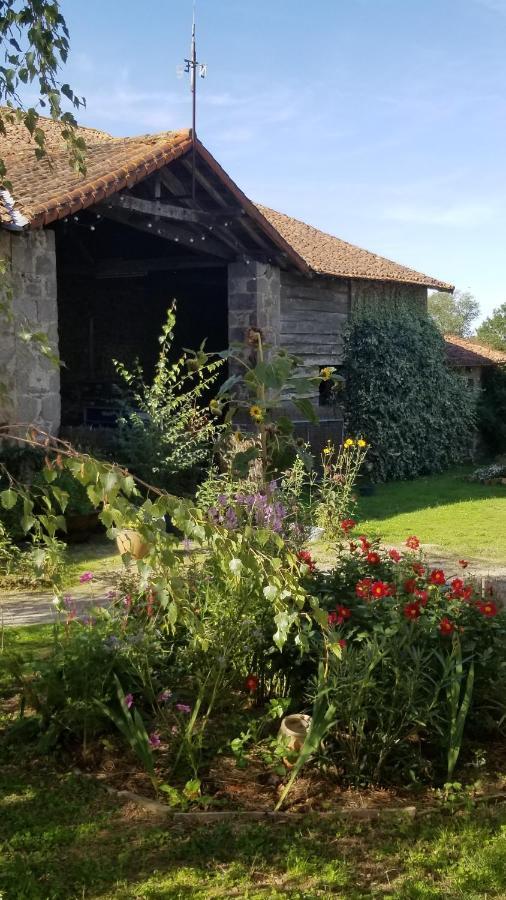 Chambres Et Gite Dans Un Lieu Calme Et Champetre Gourge Les Grippeaux Proche Parthenay ภายนอก รูปภาพ