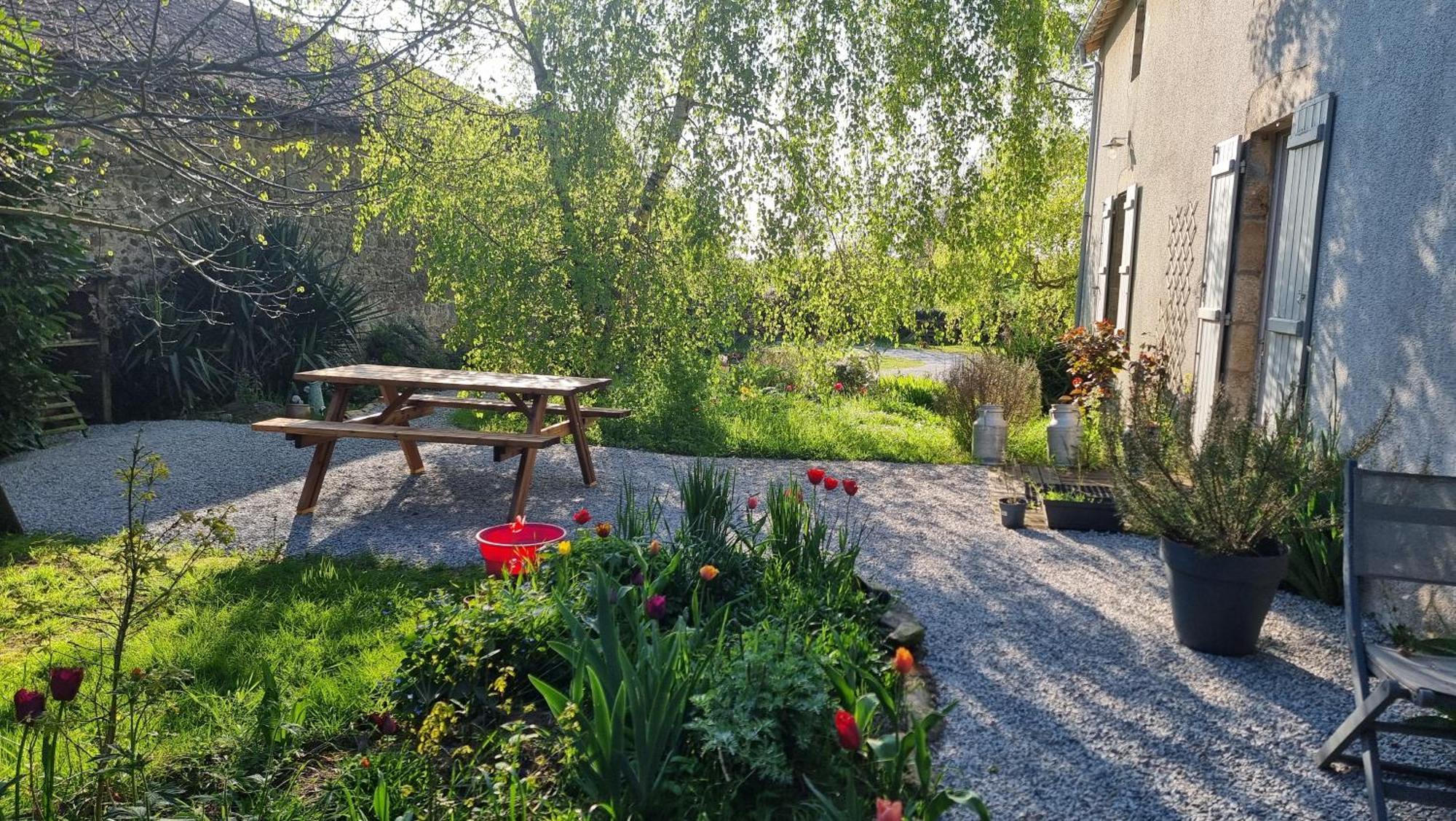 Chambres Et Gite Dans Un Lieu Calme Et Champetre Gourge Les Grippeaux Proche Parthenay ภายนอก รูปภาพ